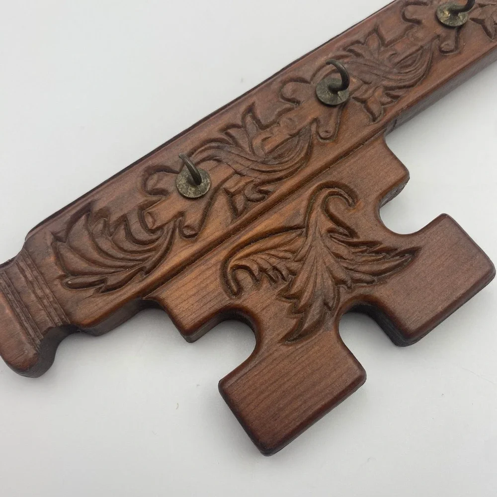 Vintage Carved Wood Skeleton Key Wall Decor 19 Inch 6 Hook Key Holder Rack Brown